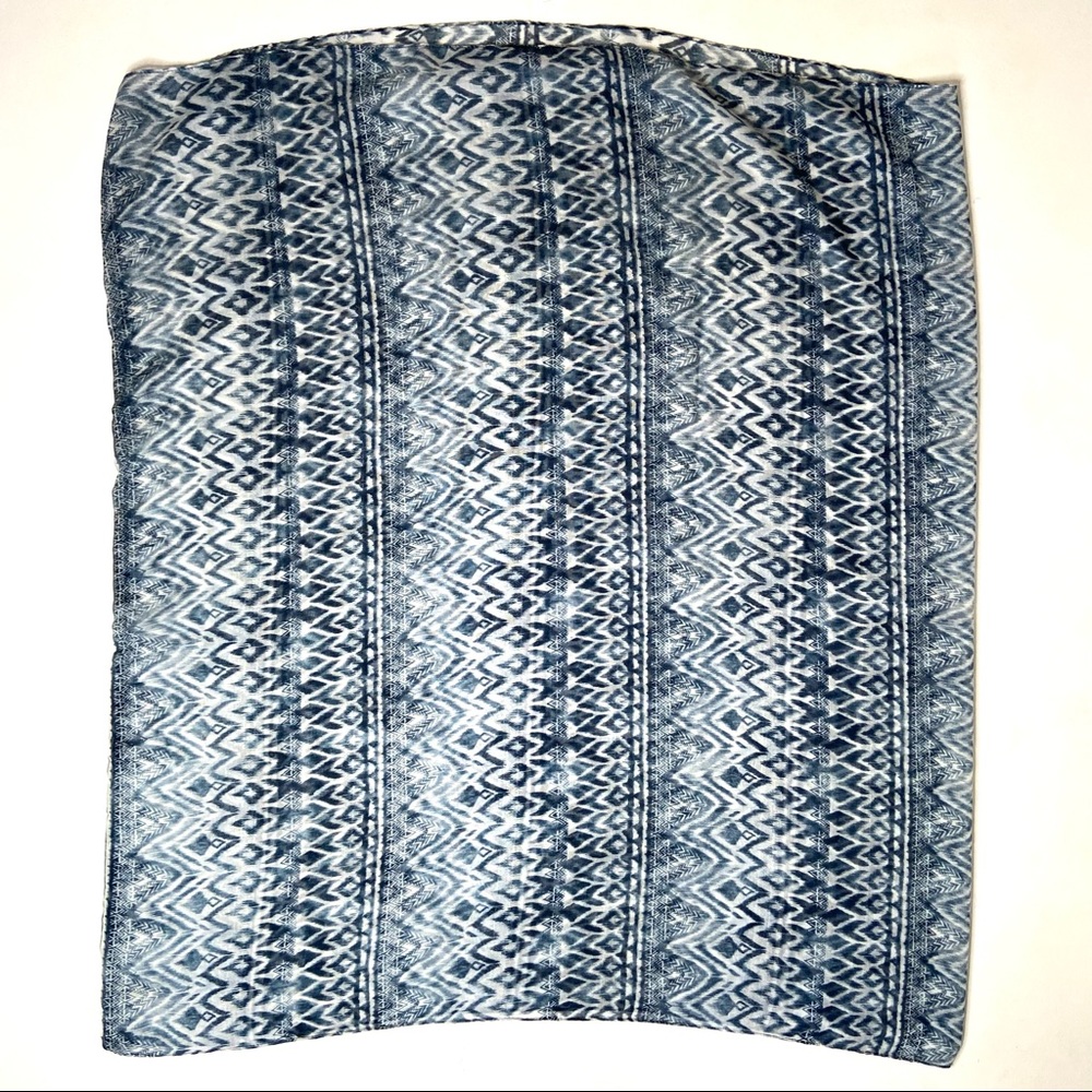 CHARLOTTE RUSSE Infinity Scarf - Picture 3 of 9